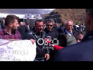 Ora News - Indinjata e protestuesve tek Rruga e Kombit: Na trajtojnë si popull dele