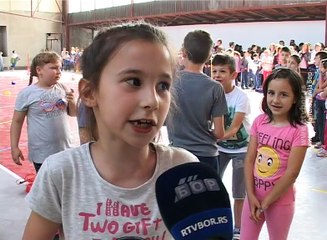 „Igrama bez granica“ počelo obeležavanje Dana škole u Brestovcu, 12.maj 2018. (RTV Bor)