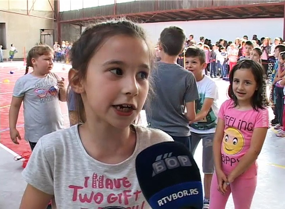 „Igrama bez granica“ počelo obeležavanje Dana škole u Brestovcu, 12.maj 2018. (RTV Bor)
