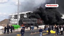 Report TV - Gurë, shkrumb e hi, ja çfarë ka mbetur pas nga protesta e sotme në Rrugën e Kombit