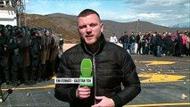 Rruga e Kombit, pa taksa. Përleshje, digjen kabinat e pagesës - Top Channel Albania - News - Lajme