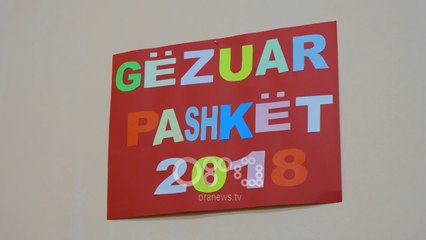 Ora News - Surprizë për Pashkët, këngëtarja popullore dhe mjeshtri i kuzhinës në mensën sociale