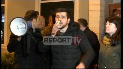 Report TV - Përplasje mes Shoqërisë Civile dhe anëtarëve të opozitës