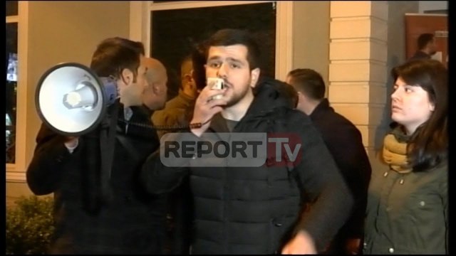 Report TV - Përplasje mes Shoqërisë Civile dhe anëtarëve të opozitës