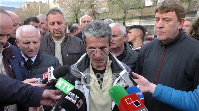 Ora News - Kundër tarifikimit të Rrugës së Kombit, biznesi në Kukës kërkon lirimin e të arrestuarve