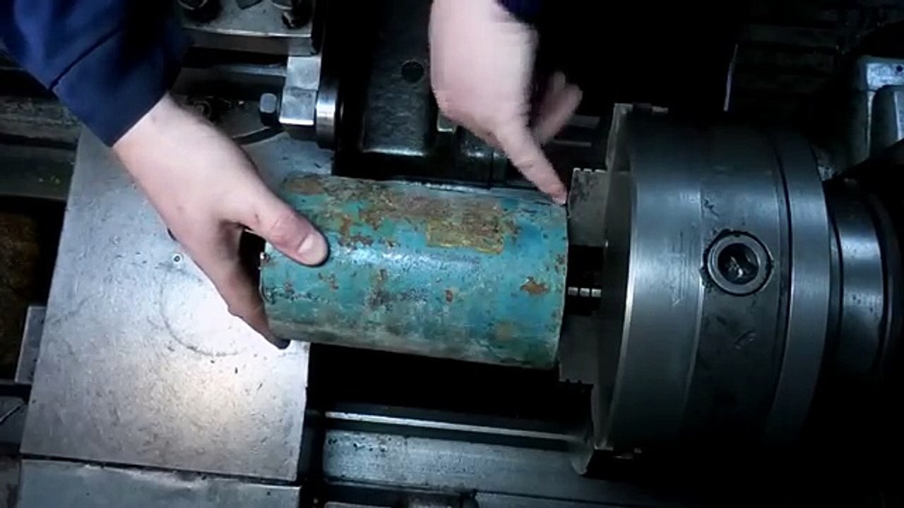 Как убрать биение детали на токаном станке