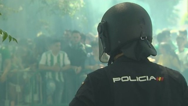 Un millar de personas forman el dispositivo de seguridad en el Betis-Sevilla