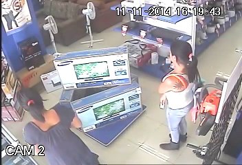 Sa technique pour voler une TV est géniale...