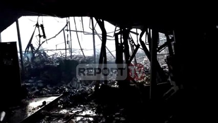 Tiranë, vijon zjarri te dy magazinat, Report TV brënda ambjenteve të djegura