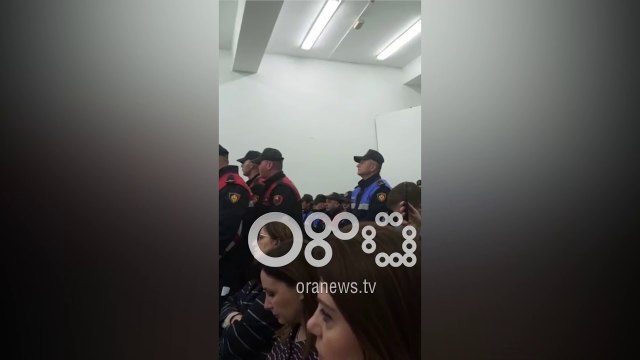 Ora News - Nga brenda seances ku po mbahet masa e sigurise per te arrestuarit e Rruges se Kombit