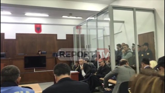 Seanca për 23 të arrestuarit për “Rrugën e Kombit”, pamjet brënda sallës së gjyqit
