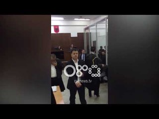 Ora News - Nga brenda seances ku po mbahet masa e sigurise per te arrestuarit e Rruges se Kombit