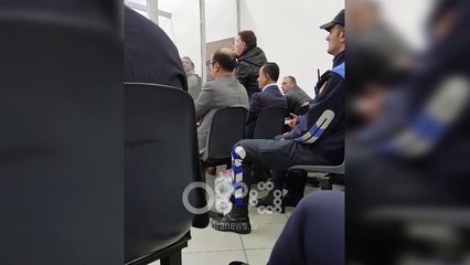 Ora News - Debate në seancë, të pandehurit: Prokuroria gënjen, na kanë arrestuar natën me maska