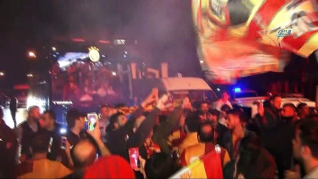 Galatasaray, şampiyon gibi karşılandı
