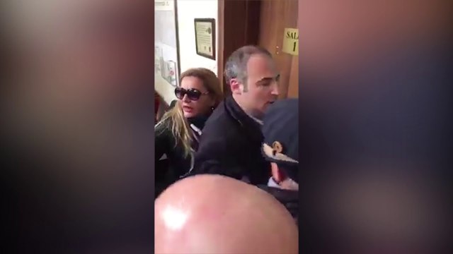 360° Gradë -Deputetët E Opozitës Përplasen Me Policinë