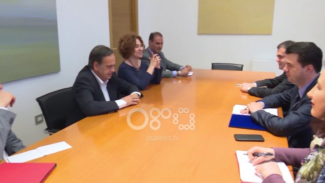 Ora News - Nesër nis mosbindja civile e opozitës, Fleckenstein takon Bashën e Kryemadhin