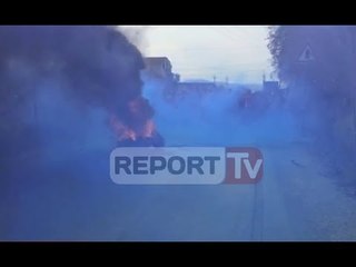 Report TV - Elbasan, protestuesit djegin goma makinash dhe bllokojnë qarkullimin