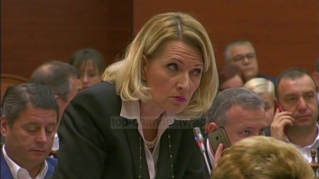 Pandeli Majko nuk voton ligjin e tij - Top Channel Albania - News - Lajme