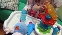 Bebê Toquinho Brinca com Telefone de Brinquedo da Galinha Pintadinha e Massinha Play Doh