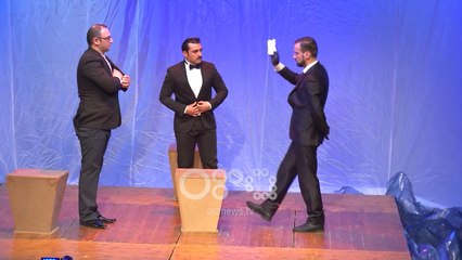 Ora News - Komedia "Në det të hapur" në sallën e vogël të Black Box