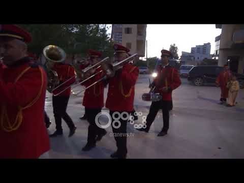 Ora News - Besimtarët ortodoksë kremtojnë të Premten e Zezë në Vlorë