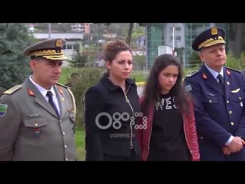 Ora News - Përkujtohen dy “Dëshmorët e Atdheut”, kapiten Deliu e toger Hoxha