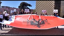Report TV - Taksa e Rrugës së Kombit, shoqëria civile organizon protestë para Kryeministrisë