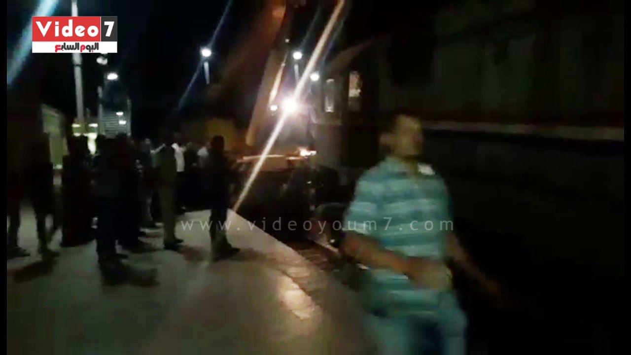 فيديو.. رفع جرار قطار الزقازيق - طنطا على قضبان محطة السنطة بالغربية