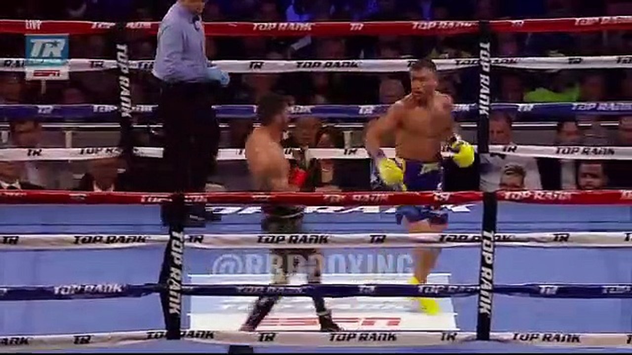 Knockdown of Vasily Lomachenko in the 6th round Lomachenko vs Linares