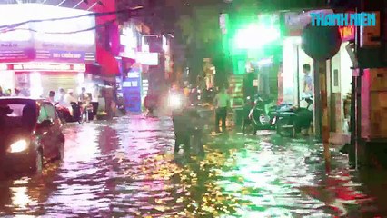 Đêm chật vật của người Hà Nội giữa mênh mông biển nước