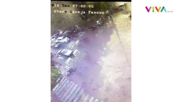 Rekaman CCTV Detik-detik Ledakan Bom Gereja di Surabaya