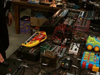 SOUND BENDER - extrait live - L''art en éruption . issoudun 12.05.18