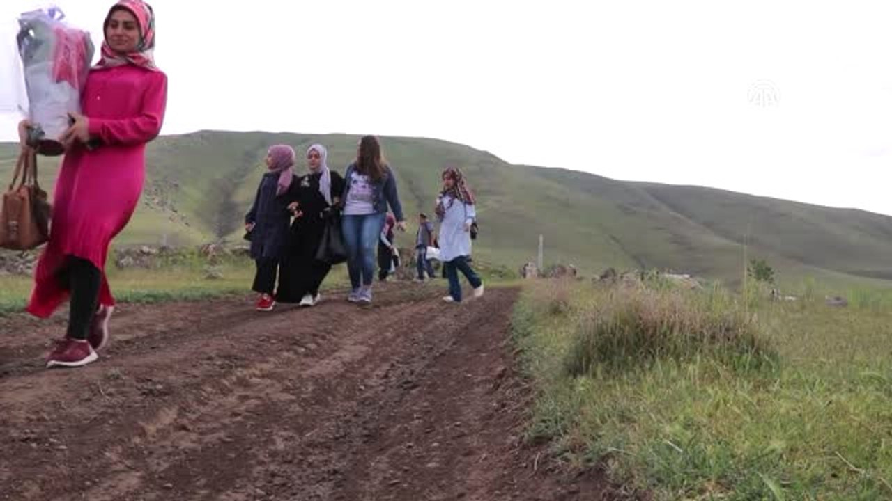 Öğrenciler "Anne", Besira Kızıltaş da "Evlat" Hasretini Giderdi