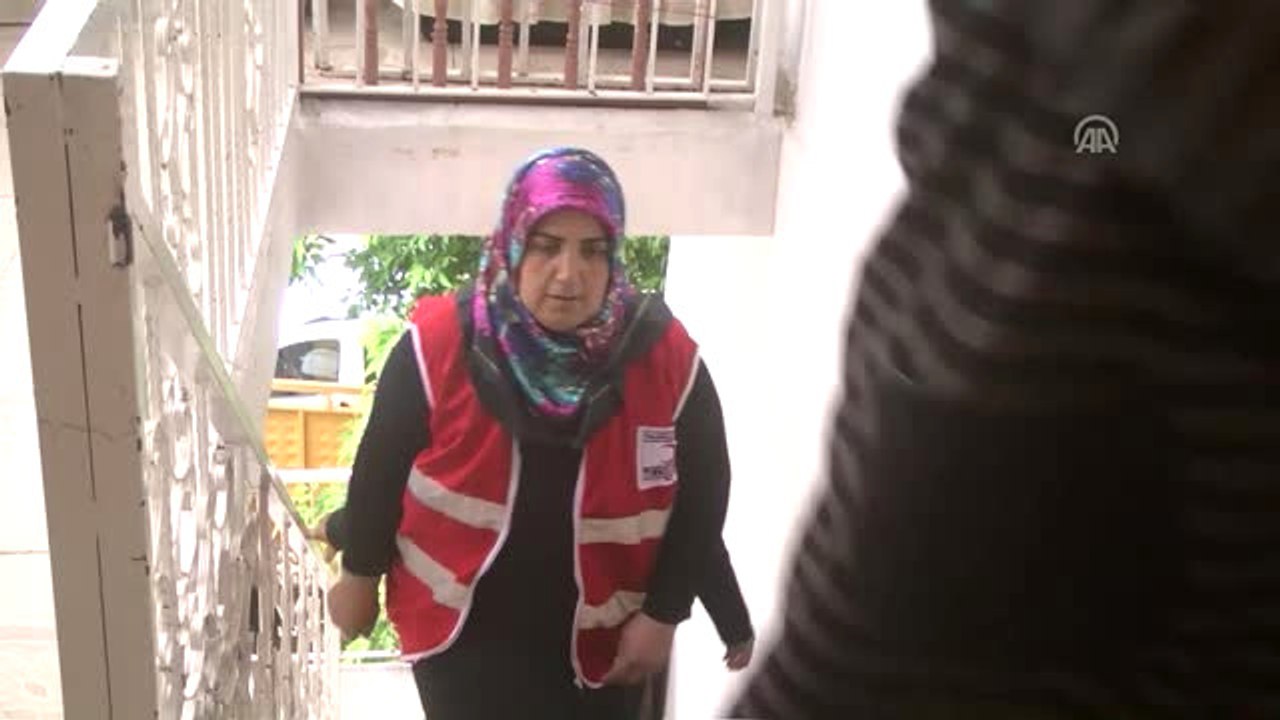 Eltisinin Çocuklarını Sahiplenen Kadın "Yılın Annesi" Seçildi