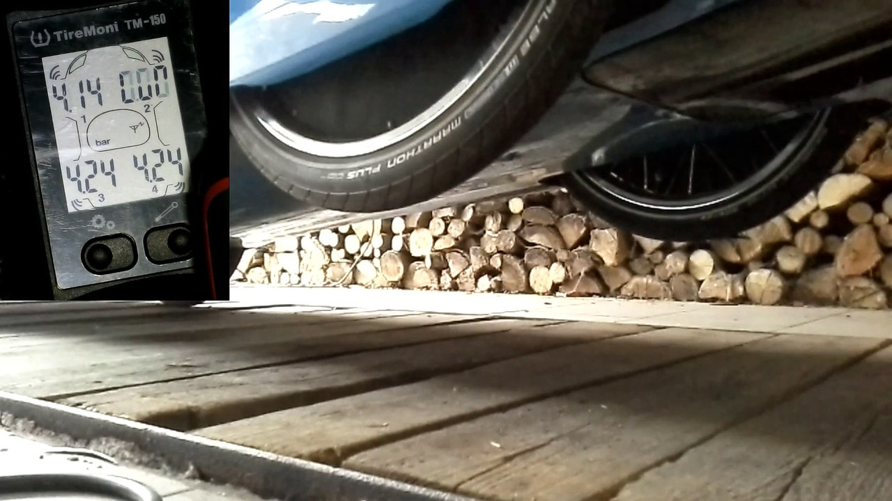 Velomobile QuattroVelo 004 - TireMoni TM-150-NST tire pressure monitor (TPMS)