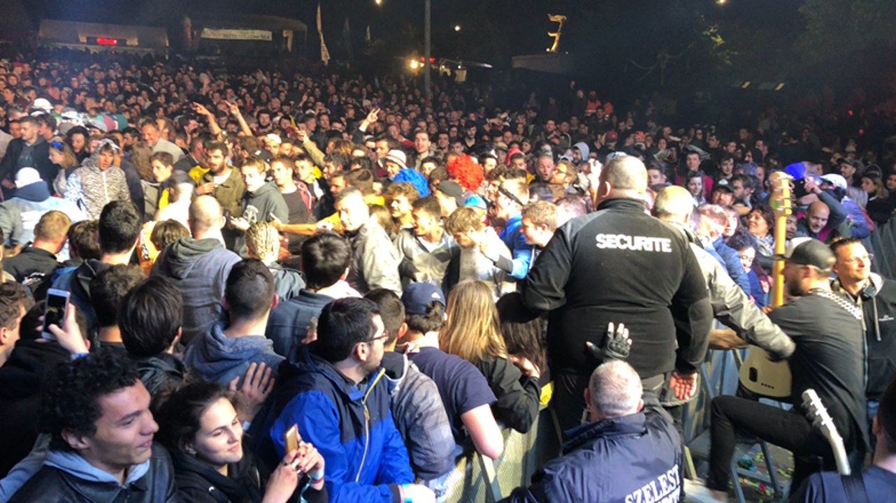 Mat Bastard a fini son concert au milieu du public