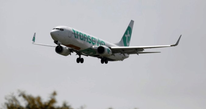 Antalya Uçağında Garip Koku Paniği! Sekiz Yolcu Fenalaştı, Uçak Acil İniş Yaptı