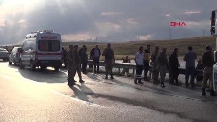 Otomobil Su Birikintisine Devrildi 5 Ölü Hd