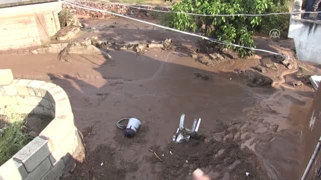 Sel Nedeniyle Gülbaba Köyünde Evlerinde Mahsur Kalan Vatandaşlar Kurtarıldı (7)