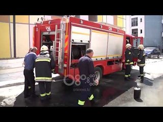 Ora News - Shpërthejnë dy bombulat, digjet apartamenti në Vlorë