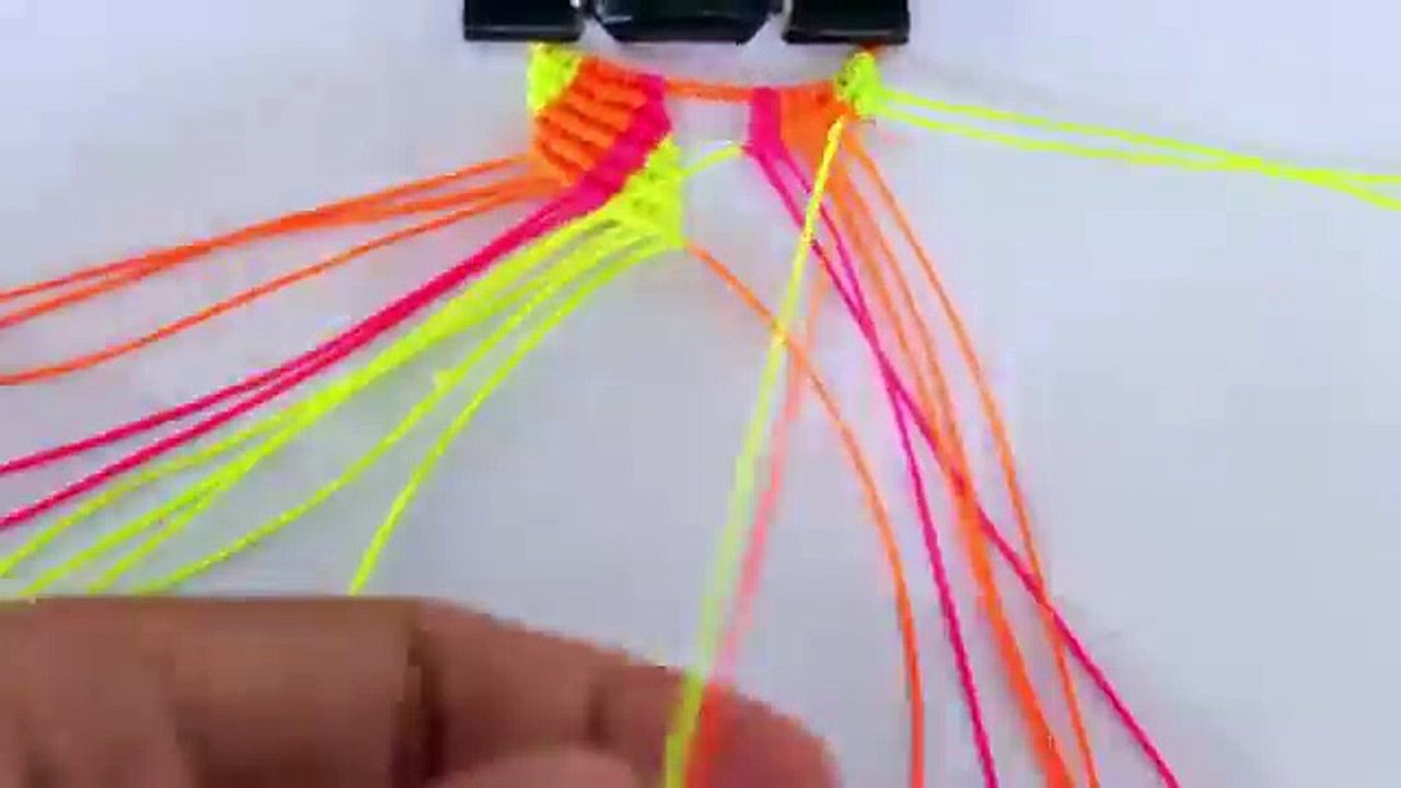 como hacer un collar de mariposa en macrame