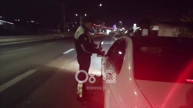 Ora News - Deri në 189 km/orë, policia pezullon 15 leje drejtimi