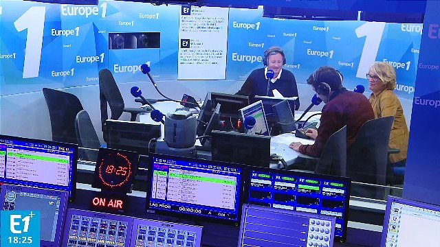 La difficile interview d'Hubert Vedrine