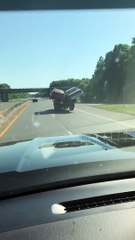 Voilà comment on transporte 2 voitures sur une remorque... Chaud