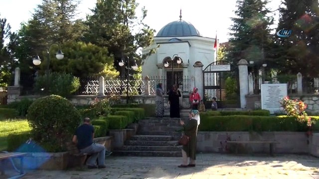 Anneler gününde 'Hayme Ana'yı ziyaret ettiler