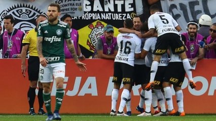 Video herunterladen: Assista aos melhores lances da vitória do Corinthians sobre o Palmeiras na Arena