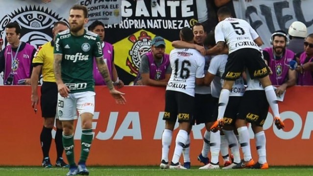 Assista aos melhores lances da vitória do Corinthians sobre o Palmeiras na Arena