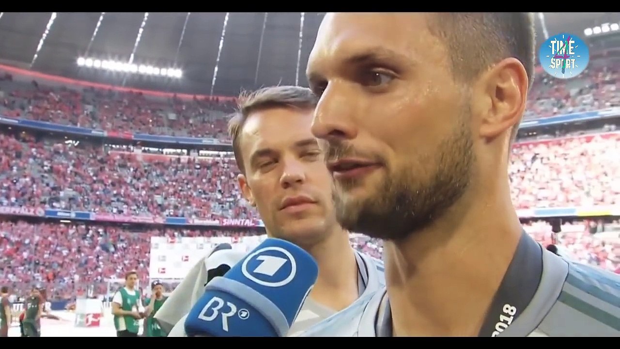 Manuel Neuer attackiert Sven Ulreich im Interview mit Bierdusche bei Meisterfeier I Bayern 1-4 VfB