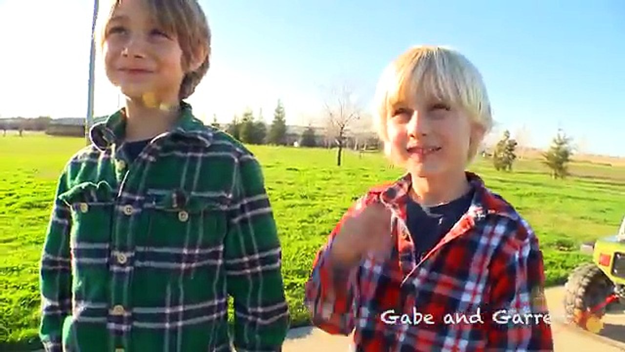 Power Wheels Tug-of-War 2 - Jeep Hurricane vs Dune Racer!