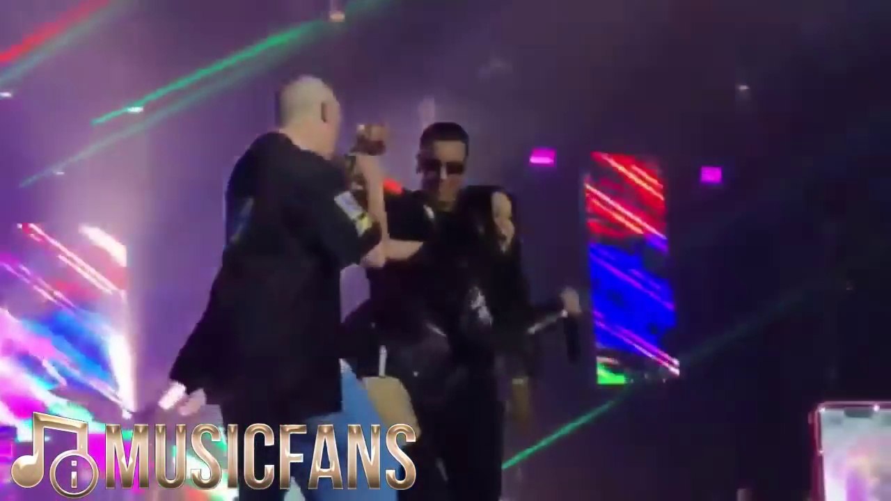 Natti Natasha MOLESTA con Bad bunny por DESCONTROLARSE Bailando Dura Remix
